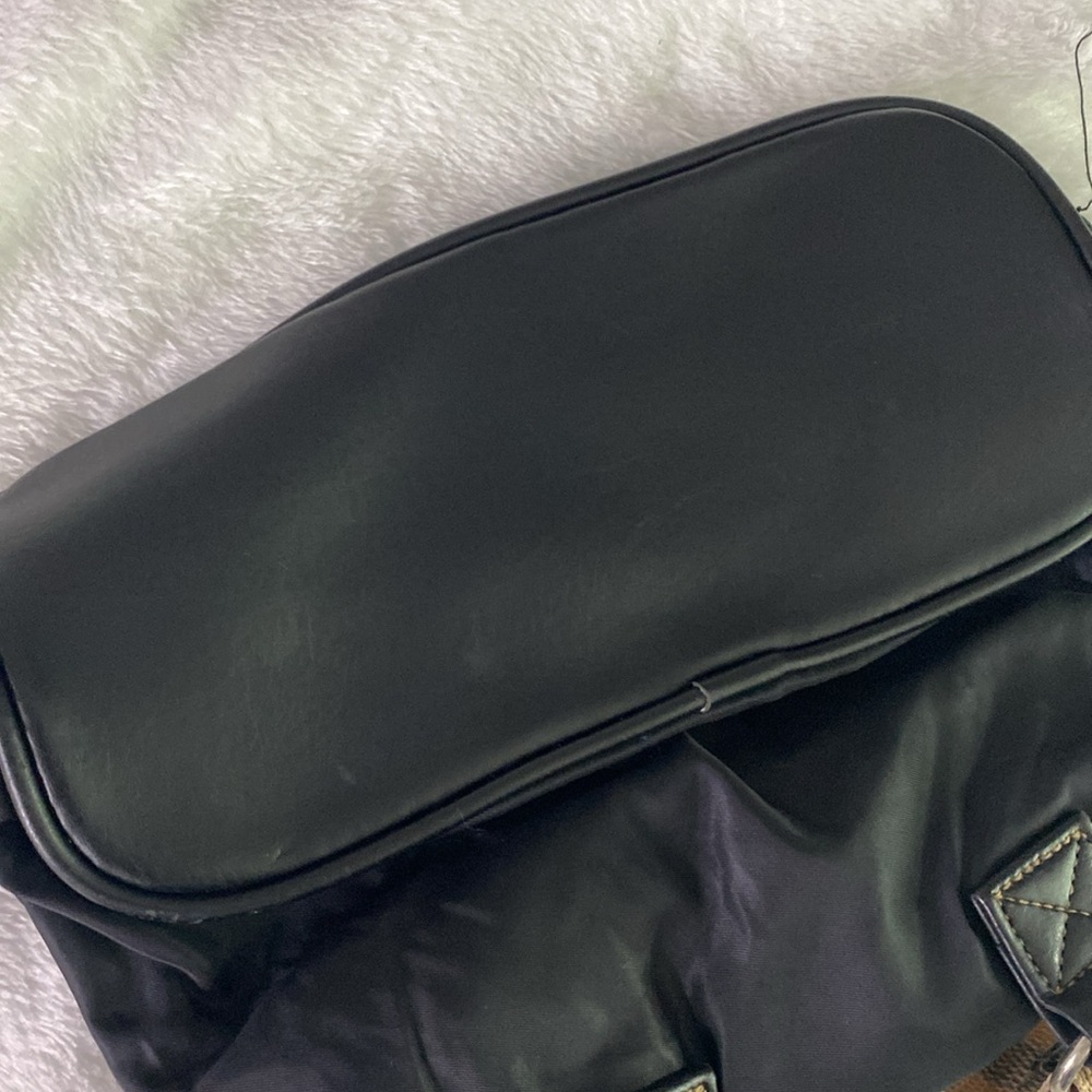 Small Black and tan purse - Picture 11 of 17